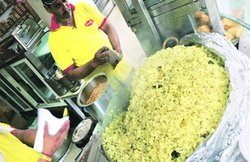 ये हैं नाश्ते में पोहे खाने के फायदे, मिलते हैं कई पोषक तत्व