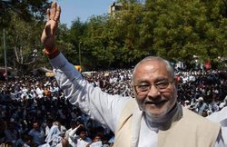 नरेंद्र मोदी के भाई प्रहलाद ने कहा- तेली समाज अपने नाम के आगे मोदी लगाए