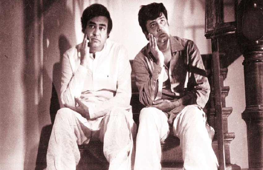 अंगूर फिल्म के एक दृश्य में संजीव कुमार (बाएं) और देवेन वर्मा।