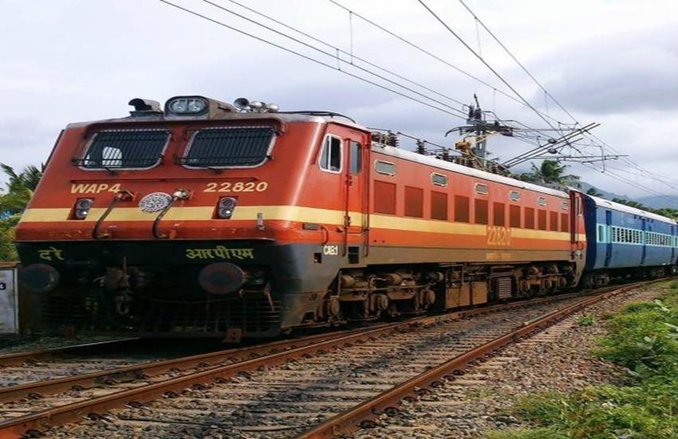 चलती ट्रेन में महिला के साथ दो मनचलों ने की छेड़छाड़ और मारपीट, ट्रेन से भाभी संग जा रही थी ससुराल
