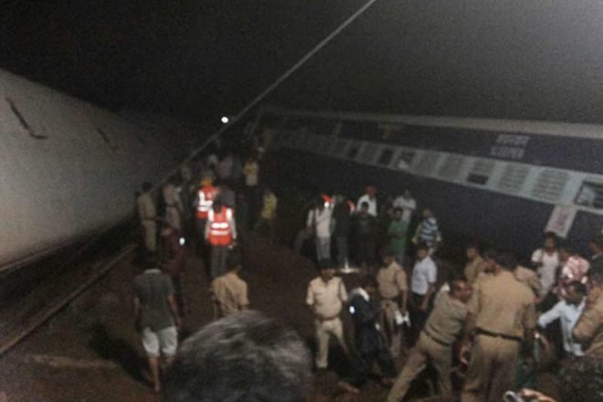 ट्रन हादसे के दौरान की तस्वीर। (file photo)