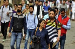 यूपी में करनी है सरकारी नौकरी तो यहां निकली है 853 पदों पर भर्तियां, इस तरह करें अप्लाई