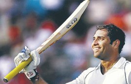 नई दिल्ली में 30 अक्टूबर 2008 को ऑस्ट्रेलिया के खिलाफ तीसरे टेस्ट मैच के दूसरे दिन अपनी डबल सेंचुरी पूरी की। (एक्सप्रेस आर्काइव)