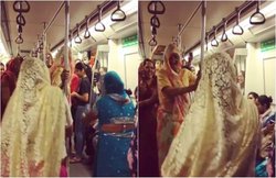 अंतिम संस्कार कर लौट रही महिलाओं ने लगाए मेट्रो में ठुमके, डांस का वीडियो हुआ वायरल