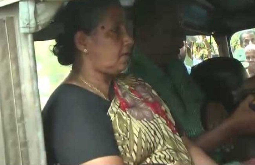 75 वर्षीय मां की पिटाई करने वाली महिला
