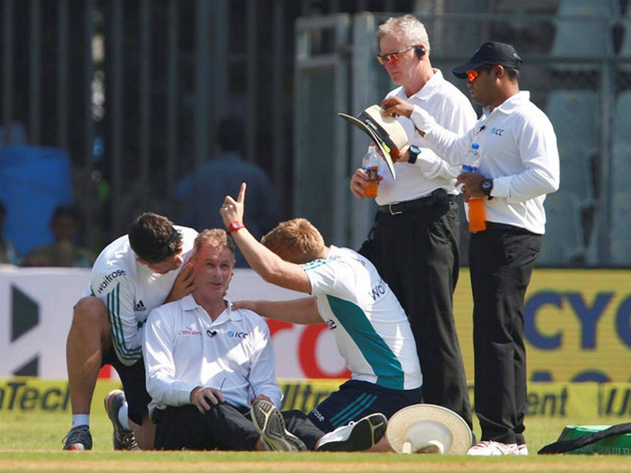 Mumbai test Match, India vs England, Paul Refel, Bhuvneshwar Kumar, Injury, Head Injury, Umpire Paul Refel Injured, Paul Refel Head Injury, Wankhede Test Match, India vs England Test Series 2016, Fourth Test Match Between India and England