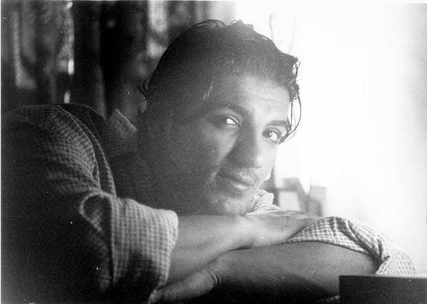 फेमस फोटोग्राफर अतुल कस्बाकर ने एक बार जॉन अब्राहम को कहा था कि अगर तुम अपना चेहरा साफ करा लो तो चार मॉडल्स का कॉम्बिनेशन लग सकते हो अर्जुन रामपाल, राहुल देव, मार्क रॉबिन्सन और मिलिंद सोमन।