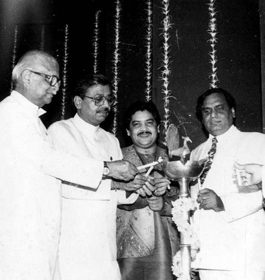 उदित नारायण ने भारतीय विद्या भवन में 6 साल तक म्यूजिक की ट्रेनिंग ली थी।
