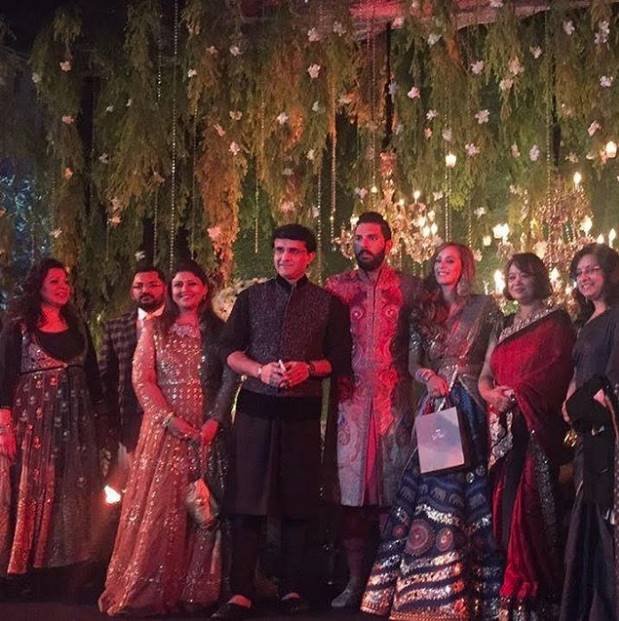 सौरव गांगुली भी युवराज को बधाई देने दिल्ली पहुंचे थे।