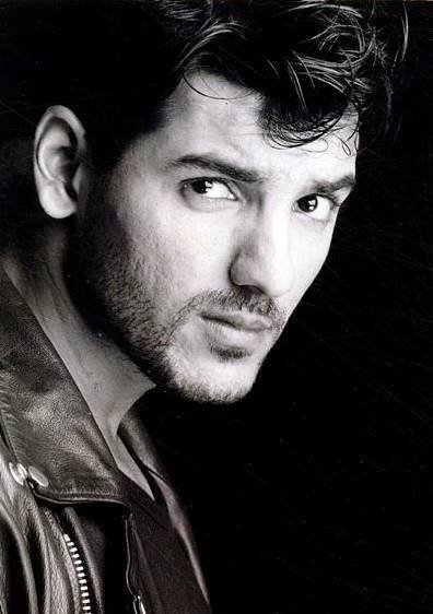 जॉन की पहली फिल्म जिस्म रिलीज होने के बाद एक ज्योतिष ने कहा था कि तुम्हारा करियर अब खत्म हो जाएगा। लेकिन जॉन ने कभी इस सब पर विश्वास नहीं किया और आगे बढ़ते गए।