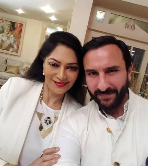 सैफ के साथ तस्वीर शेयर करते हुए उन्होंने लिखा, बेबी के लिए इंतजार करते डैडी।