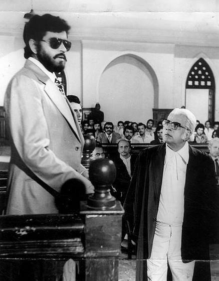 साल 1978 में आई फिल्म विश्वनाथ का डायलॉग, 'जली को आग कहते हैं बुझी को राख कहते हैं, जिस राख से बारूद बने उसे विश्वनाथ कहते हैं।'
