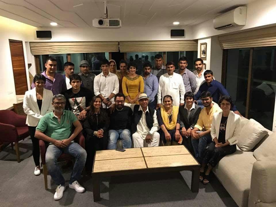 सभी लोगों को फिल्म में आमिर और उनकी टीम की परफॉर्मेंस शानदार लगी। सभी ने फिल्म की तारीफ की।