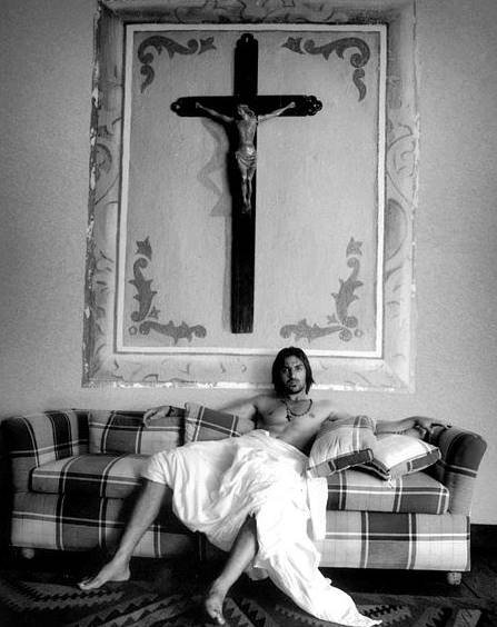 जॉन के बेस्ट फ्रेंड ऋतिक रोशन, उदय चोपड़ा और अभिषेक बच्चन हैं। चारों बॉम्बे स्कॉटिश स्कूल में पढ़ते थे।