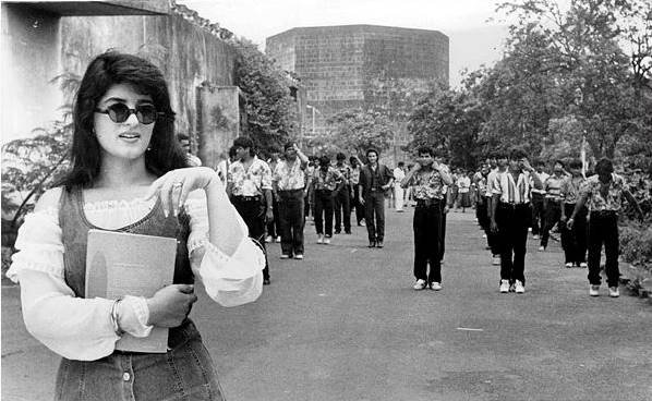 ट्विंकल खन्ना का मुंबई में एक लाइफ स्टाइल स्टोर है। द व्हाइट विंडो नाम से यह लाइफस्टाइल स्टोर ट्विंकल ने गुरलीन मनचंदा के साथ पार्टनरशिप में खोला है।