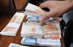पाकिस्‍तान भी जा रहा नरेंद्र मोदी की राह, 5000 रुपये के नोट को बंद करने की मांग का प्रस्‍ताव पास