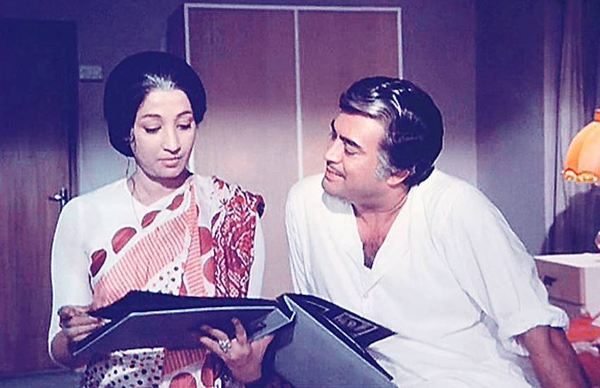 आंधी फिल्म के एक दृस्य में संजीव कुमार और सुचित्रा सेना।