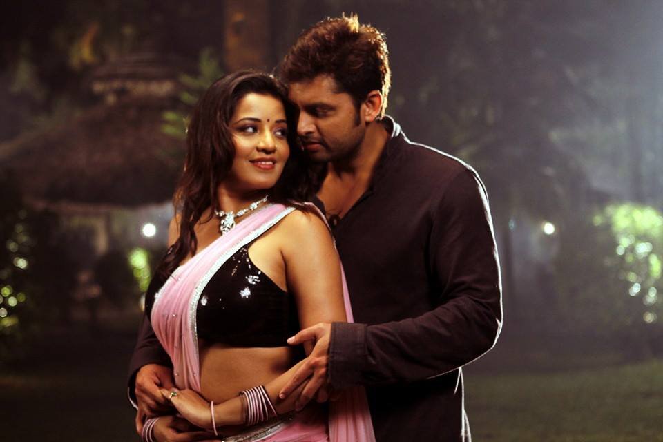 Manoj Punjabi and Mona Lisa's love life, Mona Lisa real life boyfriend, Vikrant Singh Rajpoot Mona Lisa boyfriend, Manu Punjabi real life girlfriend, Priya Saini manoj punjabi relationship, mona lisa boyfriend leaves her, manoj monalisa love moments bigg boss 10, manoj punjabi bigg boss 10, mona lisa bigg boss 10, bigg boss 10 news, bigg boss 10 updates, television news, television updates, entertainment news
