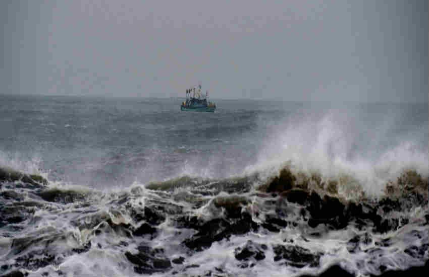 Cyclone Vardah, Andhra Pradesh Vardah, Cyclone Vardah chennai, Cyclone Vardah news, Cyclone Vardah latest news, Andhra Pradesh news, Andhra Pradesh latest news