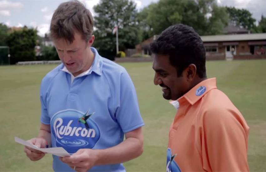 Muttiah Muralitharan, Graeme Swann, Coin Hitting Challenge, Graeme Swann vs Muttiah MuraliTharan, Finley Cricket Club London, Spin Bowling of Muttiah Muralitharan and Graeme Swann