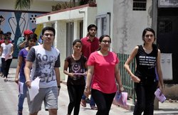 JEE Mains 2017 Application Form: परीक्षा के लिए रजिस्ट्रेशन शुरू, आधार कार्ड के बिना नहीं होगा आवेदन