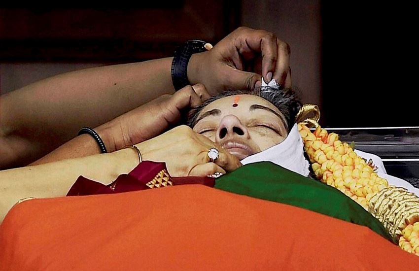 Jayalalithaa, Jayalalithaa Death, Jayalalithaa Assets, Jayalalithaa Property, RIP Amma, Jayalalithaa MGR, Jayalalithaa Jewellery, Tamilnadu CM, Sasikala, Jayalalithaa's heir, Jayalalithaa Family, Marina Beach, Jayalalithaa Creamation, Jayalalithaa last rites, india, jansatta
