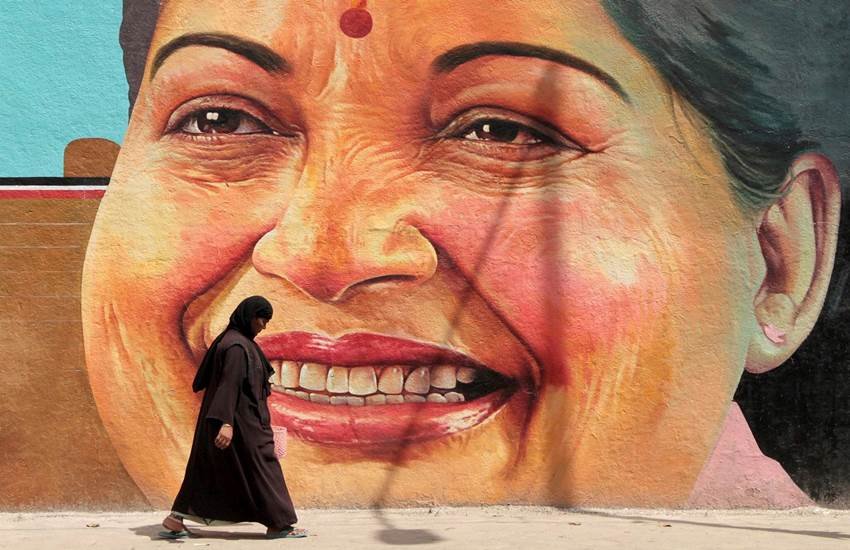 J Jayalalitha, Jayalalithaa Funeral Live, Jayalalithaa Jayaraman, Jayalalithaa Death, Jayalalithaa Dead, Jayalalithaa news, Jayalalithaa death news, Jayalalithaa health, Jayalalithaa Photos, Jayalalithaa Last rites, Jayalalithaa cremation, Puraitchi Thailvi Amma, Jayalalithaa Amma, Shasikala, AIADMK, Tamilnadu CM, Apollo Hospital, Jayalalithaa Tributes, Rajaji Hall, Marina Beach, India, Jansatta