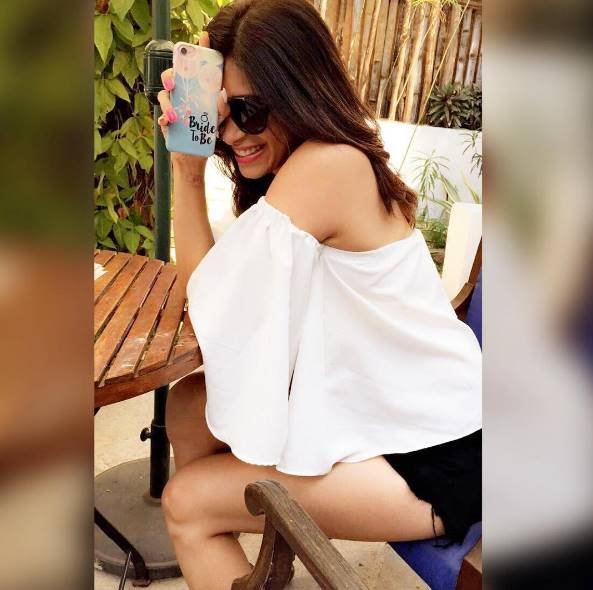 सुयश और किश्वर पहली बार सीरियर प्यार की यह एक कहानी के सेट पर मिले थे। चार महीने एक साथ रहने के बाद वह एक दूसरे को डेट करने लगे थे।