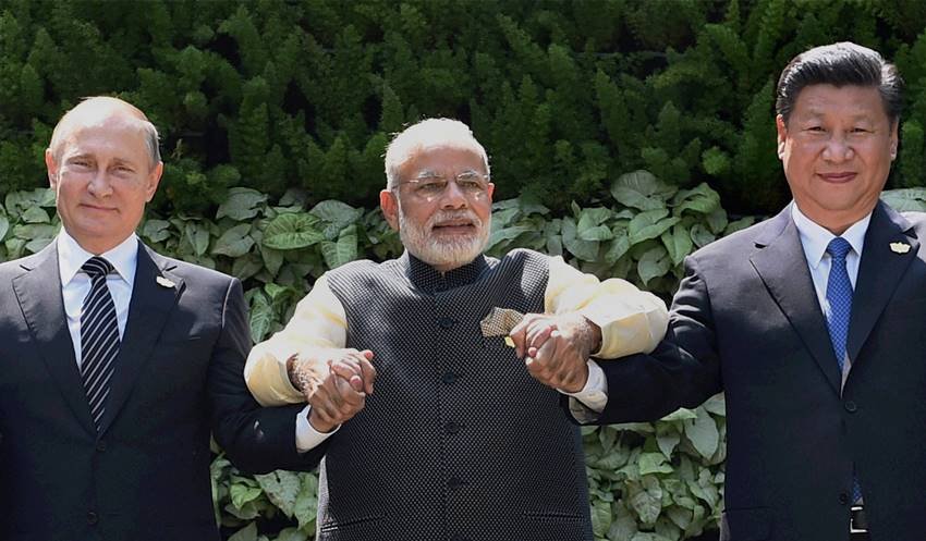 Narendra Modi, Narendra Modi 2016, Modi In 2016, Modi In 2016 Pics, Narendra Modi YearEnder 2016, Narendra Modi Foreign Trips, Modi In US, World, India, Jansatta