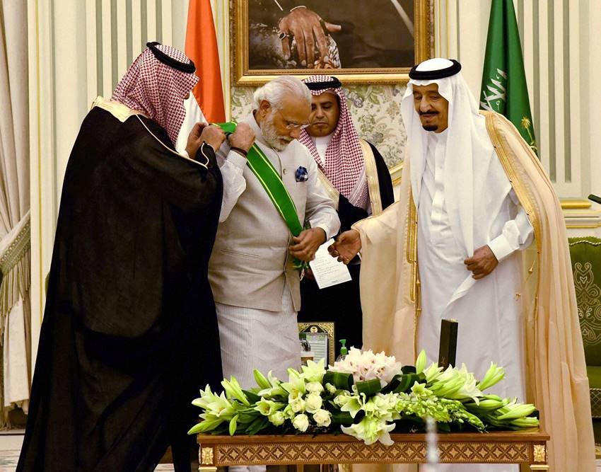 Narendra Modi, Narendra Modi 2016, Modi In 2016, Modi In 2016 Pics, Narendra Modi YearEnder 2016, Narendra Modi Foreign Trips, Modi In US, World, India, Jansatta