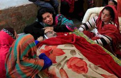 पाकिस्तान: जहरीली शराब पीने से 35 की मौत, संदिग्ध गिरफ्तार