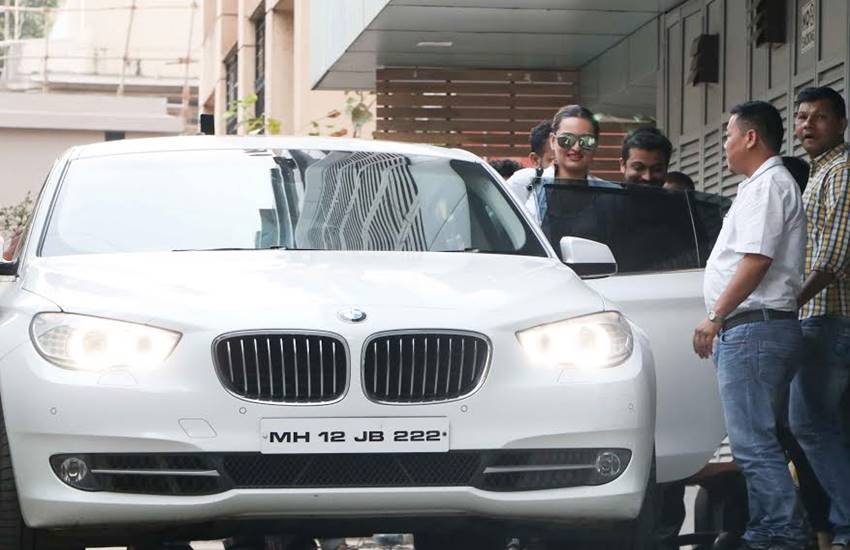 Sonakshi Sinha, Shraddha Kapoor, Bandra, Photos, Pics, Hot Photos, Shooting, Okay Jaanu, Akira, Noor, Aditya Roy Kapoor, Journalist, Bollywood news in hindi, Entertainment news in hindi