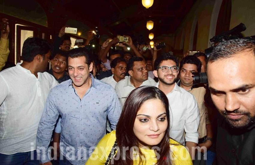 सुल्तान फिल्म में सलमान को रेस्लिंग की ट्रेनिंग देने वाले रणदीप हुड्डा भी सलमान के बर्थडे के मौके पर उनके साथ थे।