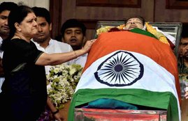 Jayalalithaa, Jayalalithaa Death, Sasikala Natarajan, Sasikala Natarajan, AIADMK, Marina Beach, Jayalalithaa AIADMK, Tamilnadu Politics, India, Jansatta