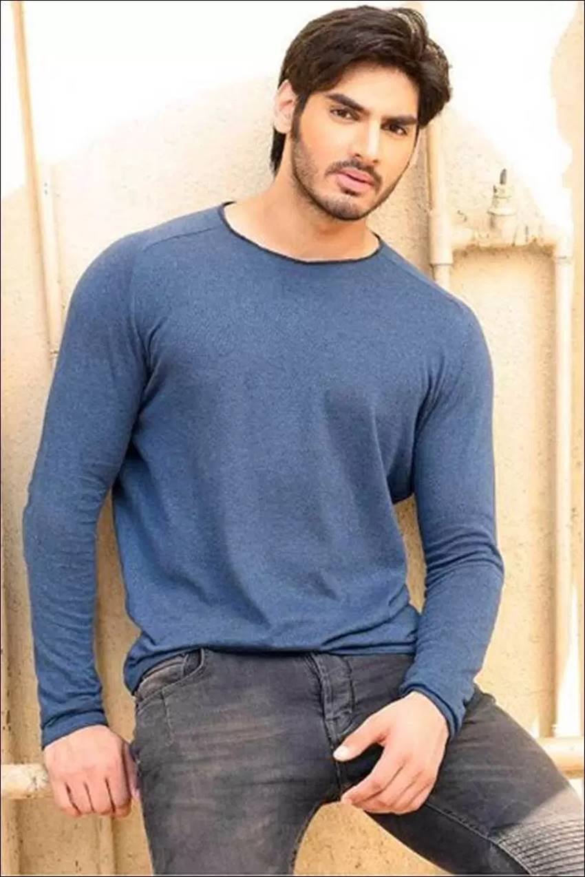 Aadar Jain, Aadar Jain debut, Ahah Shetty, Jhanvi Kapoor, Jhanvi Kapoor sairat, Ahah Shetty debut, Bollywood debuts in 2017, Bollywood male debutants in 2017, Bollywood debutants, star kids, Ishaan Khattar, Ishaan Khattar debut, Aadar Jain film, Aadar Jain aditya chopra film, Photos, Entertainment news in hindi