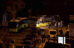 इस्तांबुल में कार बम हमला, 13 तुर्की सैनिक मरे, 55 जख्मी