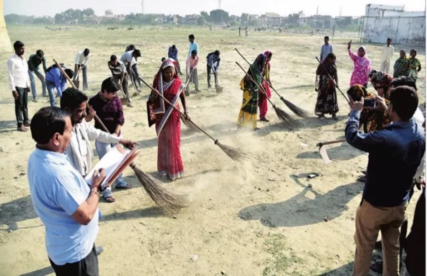 safai karamcharis, karamcharis, uttar pradesh government, uttar pradesh government jobs, uttar pradesh road cleaners, uttar pradesh news