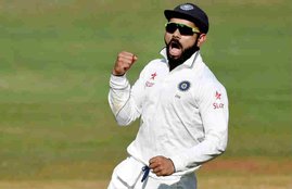 क .मुंबई अर्थ 13 किंगफिशर किंगफिशर विला के लिए फिर कोई खरीदार आगे नहीं आया मुंबई, 22 दिसंबर :भाषा: संकटग्रस्त उद्योगपति विजय माल्या की गोवा की संपत्ति किंगफिशर विला की नीलामी का एक और प्रयास आज बेकार गया। हालांकि, बैंकोंं ने संपत्ति के लिए आरक्षित मूल्य पांच प्रतिशत घटाकर 81 करोड़ रच्च्पये कर दिया था, लेकिन इसके बावजूद कोई खरीदार आगे नहीं आया। करीब 17 बैंकों के गठजोड़ द्वारा माल्या से 9,000 करोड़ रच्च्पये की वसूली के लिए उनकी प्रमुख संपत्तियों की बिक्री का एक और प्रयास विफल हो गया है। इससे पहले सोमवार को बैंकों को किंगफिशर हाउस के लिए कोई खरीदार नहीं मिला था। इसे तीसरी बार नीलामी के लिए पेश किया गया था। एक सूत्र ने कहा कि ऐसी उम्मीद थी कि विला के लिए इस बार कोई खरीदार मिल जाएगा, लेकिन दुर्भाग्य से कोई भी बोलीदाता आगे नहीं आया। नीलामी इस बार भी विफल हो गई। विशेषज्ञों का कहना है कि आज की नीलामी विफल होने की एक वजह यह हो सकती है कि लोग उम्मीद कर रहे हैं कि रीयल एस्टेट के दाम नीचे आएंगे। ऐसे में वे विला के लिए आरक्षित मूल्य में और कमी चाहते हैं। भाषा अजय अजय शरद अर्थ13 12221406 दि नननन