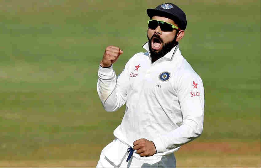 क .मुंबई अर्थ 13 किंगफिशर किंगफिशर विला के लिए फिर कोई खरीदार आगे नहीं आया मुंबई, 22 दिसंबर :भाषा: संकटग्रस्त उद्योगपति विजय माल्या की गोवा की संपत्ति किंगफिशर विला की नीलामी का एक और प्रयास आज बेकार गया। हालांकि, बैंकोंं ने संपत्ति के लिए आरक्षित मूल्य पांच प्रतिशत घटाकर 81 करोड़ रच्च्पये कर दिया था, लेकिन इसके बावजूद कोई खरीदार आगे नहीं आया। करीब 17 बैंकों के गठजोड़ द्वारा माल्या से 9,000 करोड़ रच्च्पये की वसूली के लिए उनकी प्रमुख संपत्तियों की बिक्री का एक और प्रयास विफल हो गया है। इससे पहले सोमवार को बैंकों को किंगफिशर हाउस के लिए कोई खरीदार नहीं मिला था। इसे तीसरी बार नीलामी के लिए पेश किया गया था। एक सूत्र ने कहा कि ऐसी उम्मीद थी कि विला के लिए इस बार कोई खरीदार मिल जाएगा, लेकिन दुर्भाग्य से कोई भी बोलीदाता आगे नहीं आया। नीलामी इस बार भी विफल हो गई। विशेषज्ञों का कहना है कि आज की नीलामी विफल होने की एक वजह यह हो सकती है कि लोग उम्मीद कर रहे हैं कि रीयल एस्टेट के दाम नीचे आएंगे। ऐसे में वे विला के लिए आरक्षित मूल्य में और कमी चाहते हैं। भाषा अजय अजय शरद अर्थ13 12221406 दि नननन