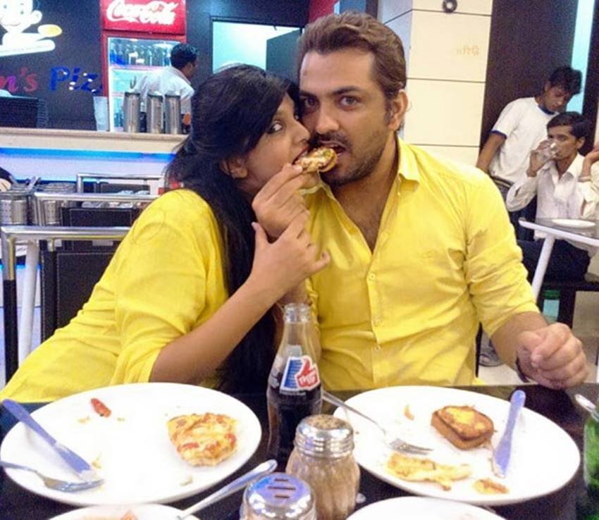 Manoj Punjabi and Mona Lisa's love life, Mona Lisa real life boyfriend, Vikrant Singh Rajpoot Mona Lisa boyfriend, Manu Punjabi real life girlfriend, Priya Saini manoj punjabi relationship, mona lisa boyfriend leaves her, manoj monalisa love moments bigg boss 10, manoj punjabi bigg boss 10, mona lisa bigg boss 10, bigg boss 10 news, bigg boss 10 updates, television news, television updates, entertainment news