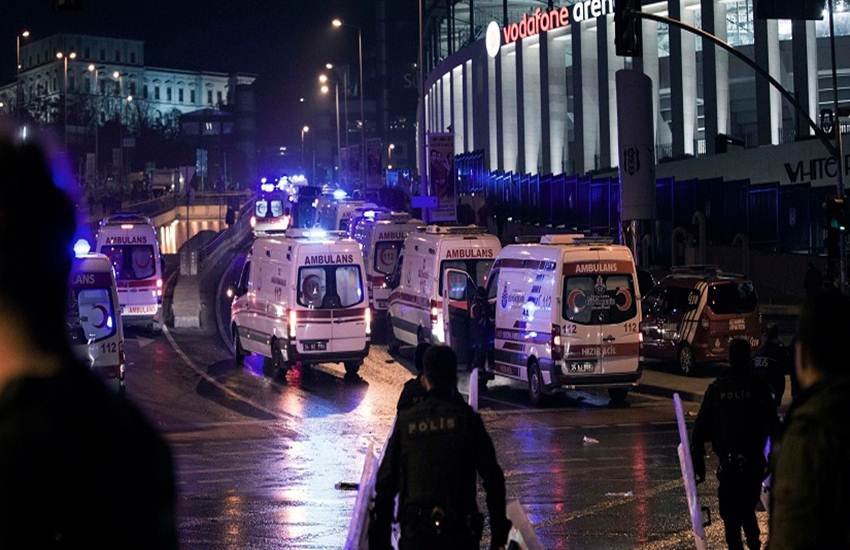 इस्तांबुल के फुटबॉल स्टेडियम के पास दो विस्फोट (Photo-AP) इस्तांबुल के फुटबॉल स्टेडियम के पास दो विस्फोट (Photo-AP)