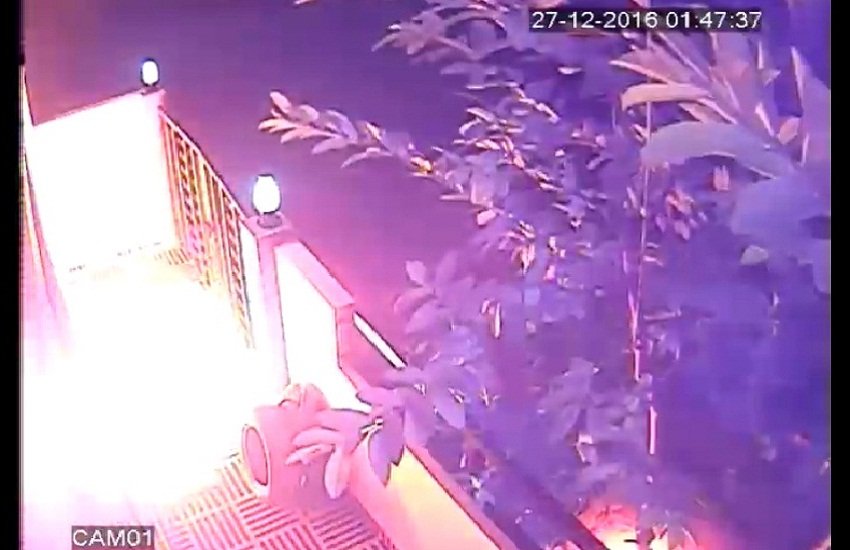 कारोबारी के घर में आगे लगाने की कोशिश का स्क्रीनशॉट कारोबारी के घर में आगे लगाने की कोशिश का स्क्रीनशॉट