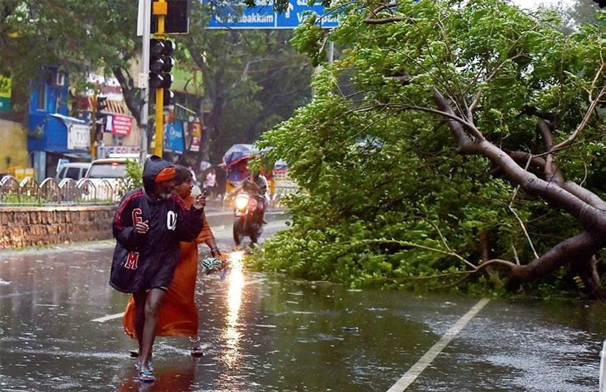Cyclone Vardah,Cyclone Vardah Chennai,Chennai cyclone,Chennai Rain,Pulicat Cyclone Vardah,Cyclone Vardah Chennai,Chennai cyclone,Chennai Rain,Pulicat