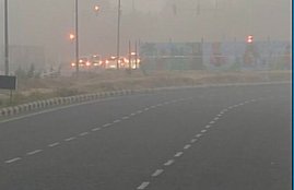 fog, delhi fog, train late due to fog, fog india, fog train, train schedule, flight schedule, flight late, train cancel, flights cancel, weather, winter