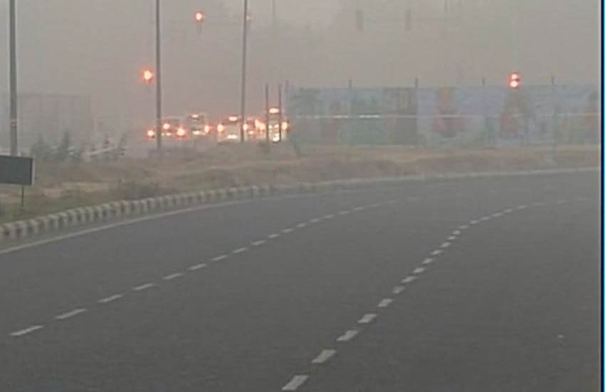 fog, delhi fog, train late due to fog, fog india, fog train, train schedule, flight schedule, flight late, train cancel, flights cancel, weather, winter