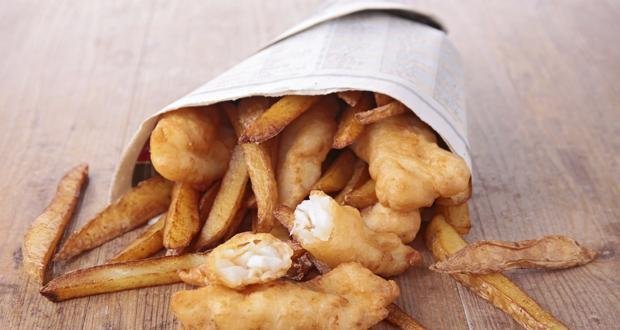 एफएसएसएआइ ने खाने की चीजों को अखबार में रखने, पैक करने या रखकर खाने के प्रति लोगों को आगाह किया है और इसे खतरनाक व जहरीला बताया है।