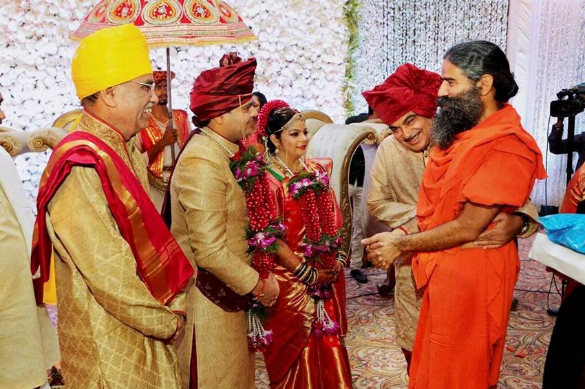 nitin gadkari, ketaki gadkari, nitin gadkari daughter wedding, nitin gadkari wedding, nitin gadkari marriage, nitin gadkari daughter marriage, ketaki gadkari wedding, ketaki gadkari marriage, ketaki gadkari husband, nitin gadkari family, ketaki gadkari wedding pics, ketaki gadkari marriage photos, nitin gadkari daughter wedding pics, ketaki gadkari photos, nitin gadkari daughter wedding guests, नितिन गडकरी, केतकी गडकरी, केतकी गडकरी शादी, केतकी गडकरी तस्‍वीर, नितिन गडकरी बेटी की शादी
