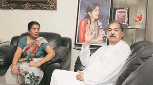 गीतांजली के माता-पिता।