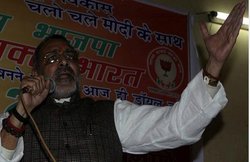 नोटबंदी के बाद लागू हो नसबंदी, केन्द्रीय मंत्री गिरिराज सिंह ने की वकालत