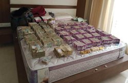 चेन्नई में 10 करोड़ कैश और 6 किलो सोना बरामद, एमपी में भाजपा नेता के घर आयकर विभाग का छापा